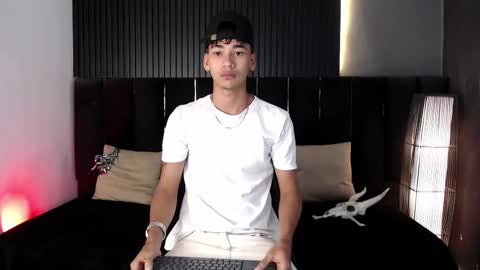 Snapshot of dominic_ghost chatting on October 15, 11:48 pm Dominic online show from October 15, 11:48 pm