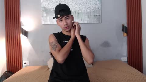 Snapshot of dominic_ghost chatting on October 22, 3:42 am Dominic online show from October 22, 3:42 am