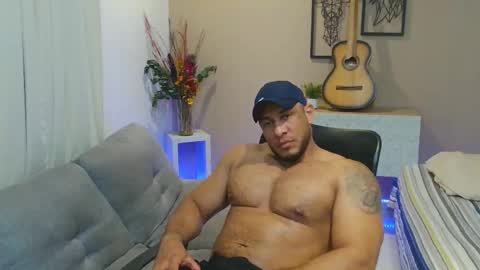 dominic_hulk1 online show from October 9, 3:56 am
