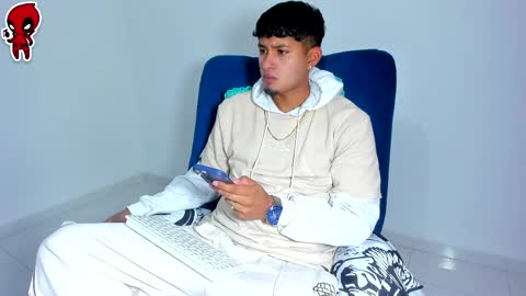  Dominic  online show from April 9, 2:37 am