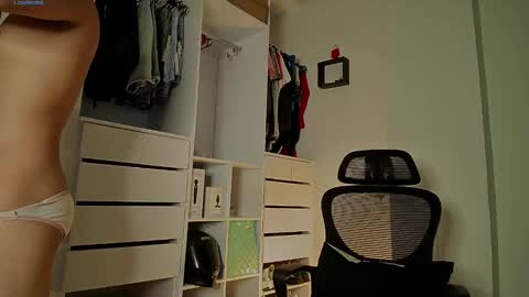 Snapshot of donathoo chatting on October 10, 1:22 am Donat Independent Model online show from October 10, 1:22 am