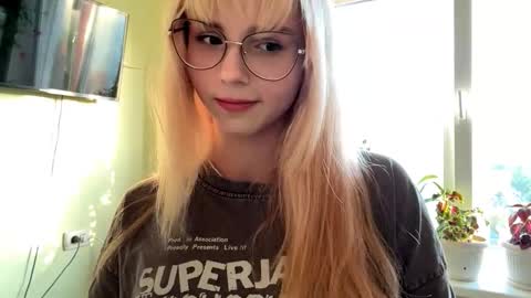 Snapshot of donettastrowbridge chatting on October 10, 1:17 pm Karolina online show from October 10, 1:17 pm