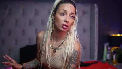  Donna  online show from June 15, 7:50 pm