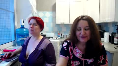 Snapshot of donnalimadonna chatting on January 27, 7:03 am Tatiana 43 curvy sexy body and Joanna redhead 39 years online show from January 27, 7:03 am