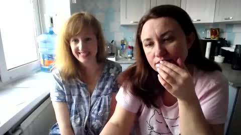 Snapshot of donnalimadonna chatting on March 7, 9:29 am Tatiana 43 curvy sexy body and Joanna redhead 39 years online show from March 7, 9:29 am