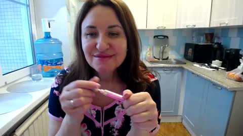 Snapshot of donnalimadonna chatting on February 3, 7:07 am Tatiana 43 curvy sexy body and Joanna redhead 39 years online show from February 3, 7:07 am