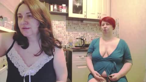 Snapshot of donnalimadonna chatting on January 15, 4:00 pm Tatiana 43 curvy sexy body and Joanna redhead 39 years online show from January 15, 4:00 pm