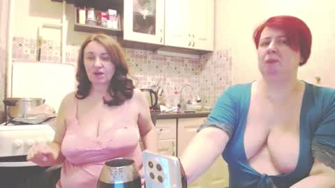 Snapshot of donnalimadonna chatting on January 15, 7:01 pm Tatiana 43 curvy sexy body and Joanna redhead 39 years online show from January 15, 7:01 pm