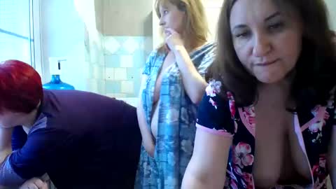 Snapshot of donnalimadonna chatting on January 27, 10:06 am Tatiana 43 curvy sexy body and Joanna redhead 39 years online show from January 27, 10:06 am