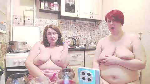 Snapshot of donnalimadonna chatting on January 15, 10:02 pm Tatiana 43 curvy sexy body and Joanna redhead 39 years online show from January 15, 10:02 pm