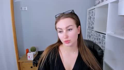 DonnaSensual online show from November 28, 6:15 pm