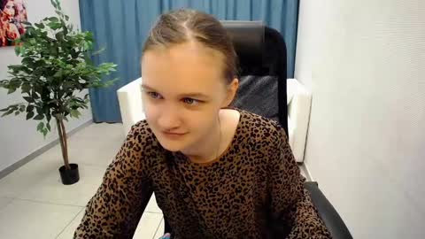 Sia online show from May 25, 11:05 am