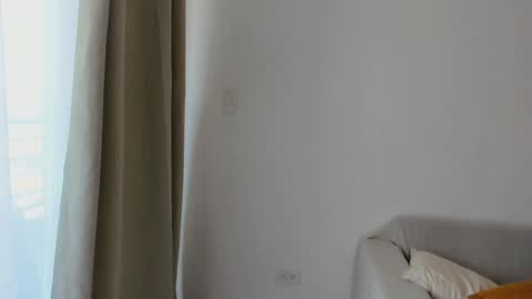 Donatella online show from December 5, 12:06 pm