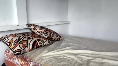 donvergha online show from February 5, 2:48 pm