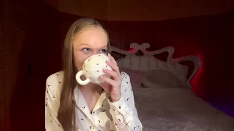 Anika online show from March 22, 4:44 pm