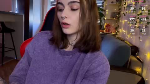 Snapshot of dorfmatratze_ chatting on February 19, 2:33 pm Alice online show from February 19, 2:33 pm