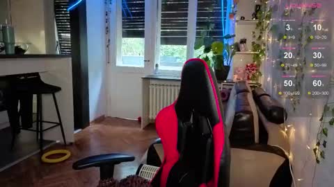 Snapshot of dorfmatratze_ chatting on October 1, 6:34 am Alice online show from October 1, 6:34 am