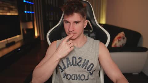 Dorian Reyes online show from December 15, 11:45 pm