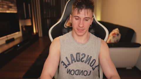 Dorian Reyes online show from December 16, 11:55 pm