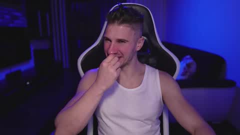 Dorian Reyes online show from November 3, 3:07 am