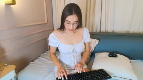 dorothy_valerisse online show from March 10, 10:52 am