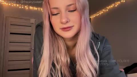 Lana  Eva  dont forget to give us a thumb up online show from November 12, 4:37 am