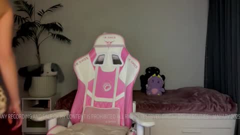 Lana  Eva  dont forget to give us a thumb up online show from January 24, 6:35 pm