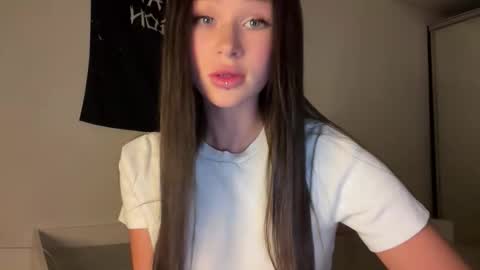 MOLLYYYY dont forget to give me a thumb up online show from September 13, 4:09 pm