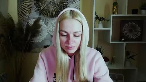 Snapshot of dream_dolly_ chatting on October 14, 1:03 pm dream_dolly_ online show from October 14, 1:03 pm