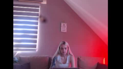 A girl online show from May 28, 7:28 am