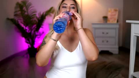 dreamelle online show from April 28, 1:15 pm