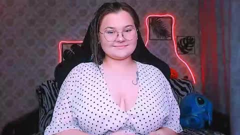 dreamforyoue2 online show from October 18, 7:18 pm