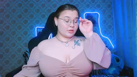 dreamforyoue2 online show from September 15, 8:10 pm