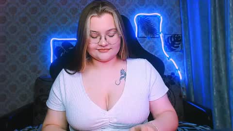 dreamforyoue2 online show from April 8, 8:45 pm