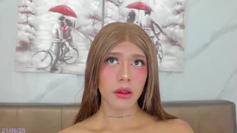 Snapshot of dreams_chloe chatting on September 21, 5:44 am dreams_chloe online show from September 21, 5:44 am