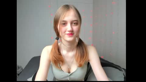 dreamy_pollyyy online show from March 30, 4:07 pm