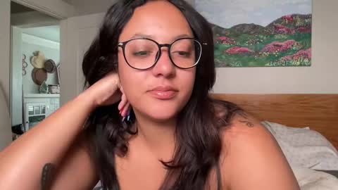 RIRI OR DREAMY online show from March 4, 10:05 pm