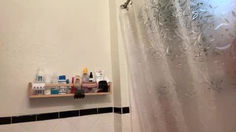 RIRI OR DREAMY online show from March 17, 6:24 pm