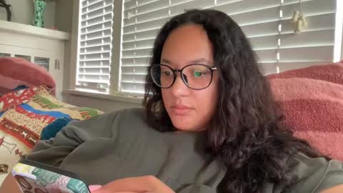 RIRI OR DREAMY online show from September 11, 3:24 pm