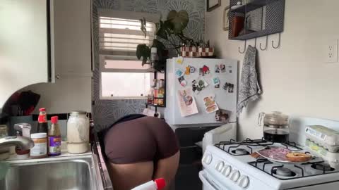 RIRI OR DREAMY online show from October 7, 4:36 pm