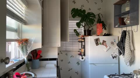 RIRI OR DREAMY online show from February 5, 5:09 pm