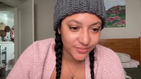 RIRI OR DREAMY online show from January 25, 8:31 pm