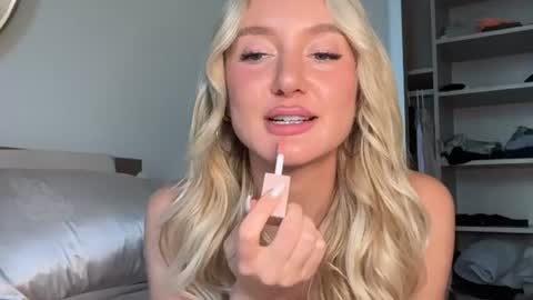 Lilah  online show from July 7, 12:12 am