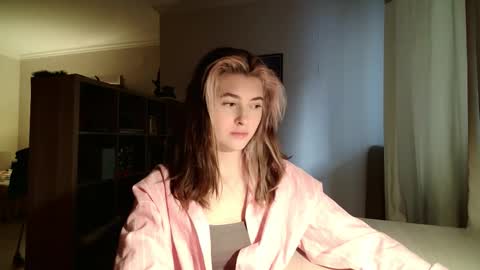 Dia online show from February 11, 1:37 pm