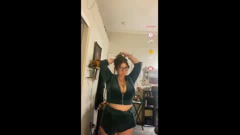 Drippy kitty  online show from March 22, 9:57 am