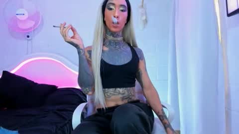 drippyorlove online show from November 10, 7:38 pm