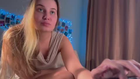 Snapshot of drug_feet chatting on October 2, 1:21 pm Mistress Lola Slavic witch online show from October 2, 1:21 pm