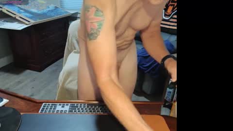 Snapshot of dubl55nikl chatting on October 27, 2:39 pm DublNikl online show from October 27, 2:39 pm
