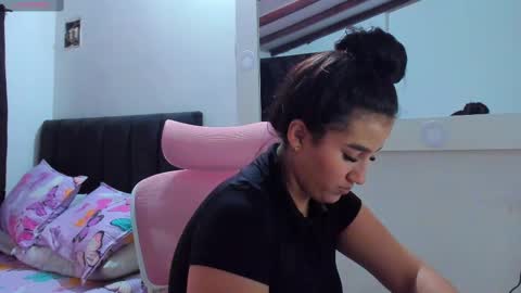 Snapshot of dulce_acosta chatting on February 24, 10:36 pm Dulce online show from February 24, 10:36 pm