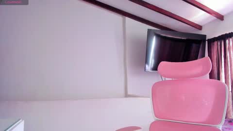 Snapshot of dulce_acosta chatting on February 26, 7:10 pm Dulce online show from February 26, 7:10 pm